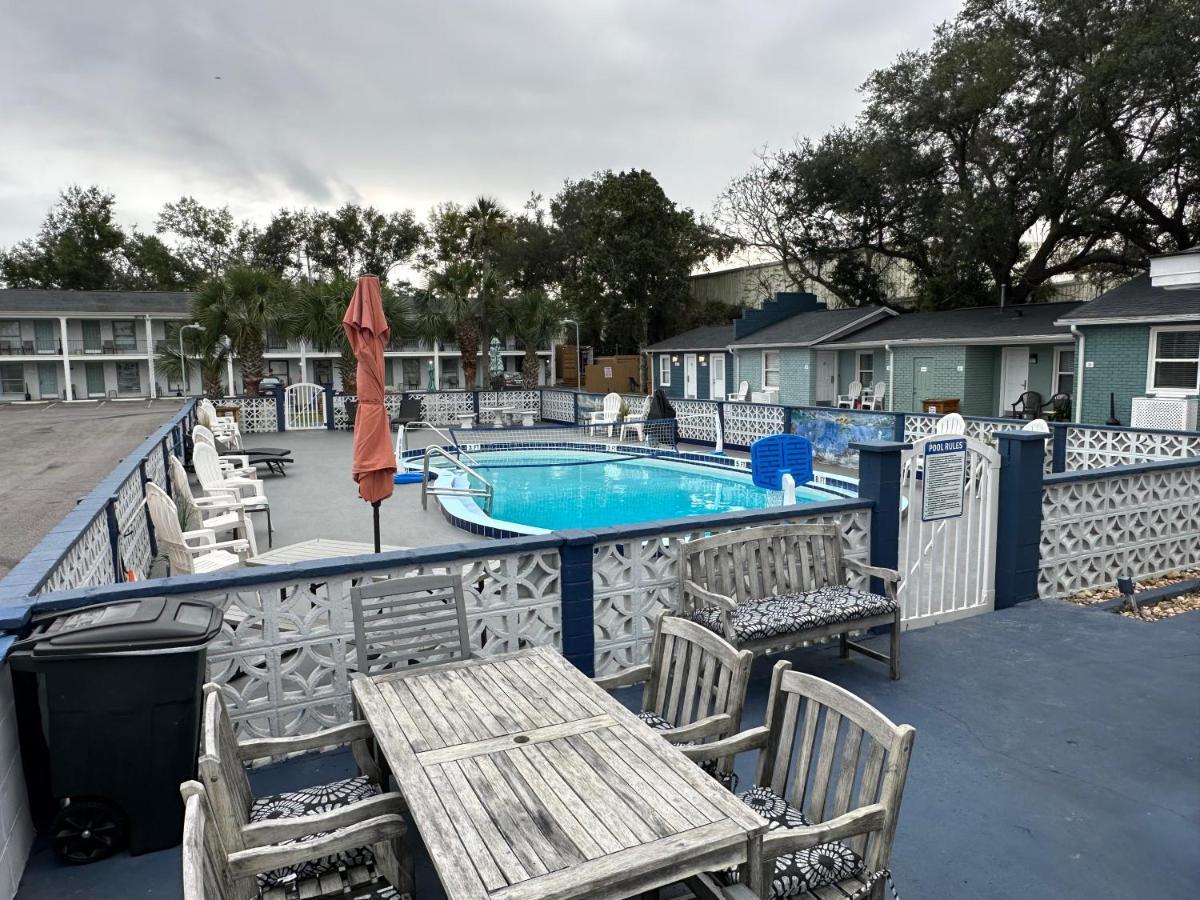 Gulf Coast Inn Gulf Breeze Exteriör bild