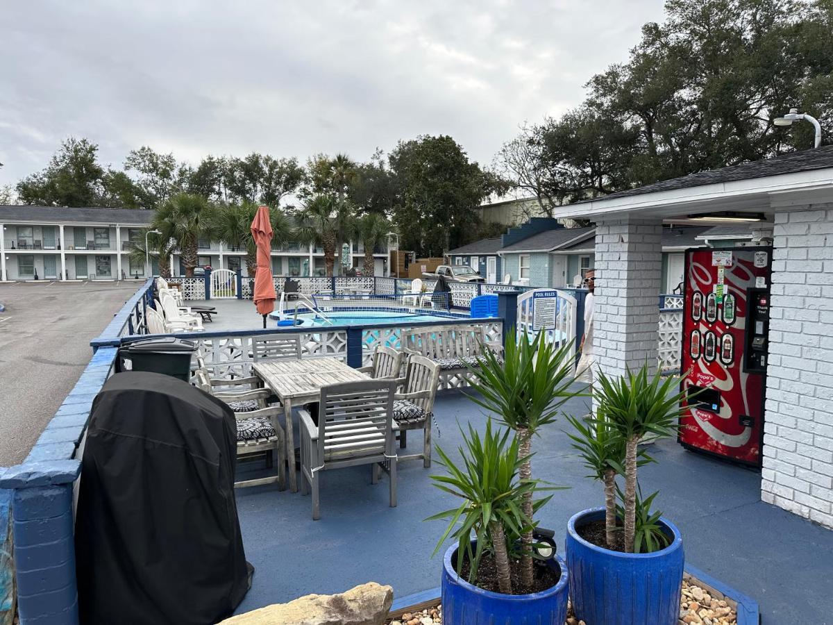 Gulf Coast Inn Gulf Breeze Exteriör bild